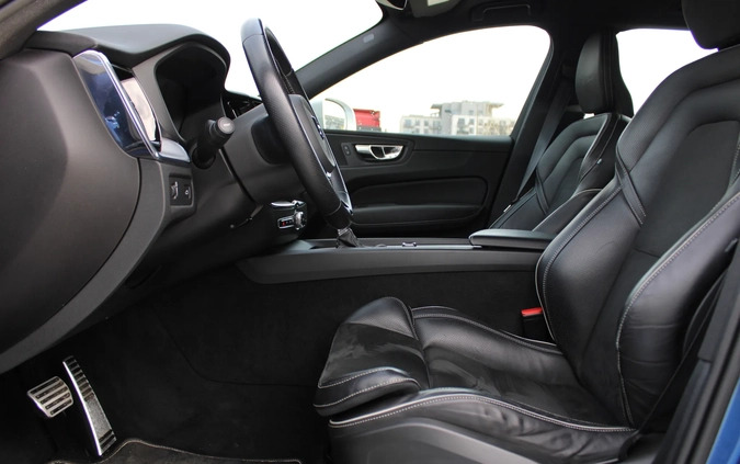 Volvo XC 60 cena 149999 przebieg: 81000, rok produkcji 2019 z Racibórz małe 137